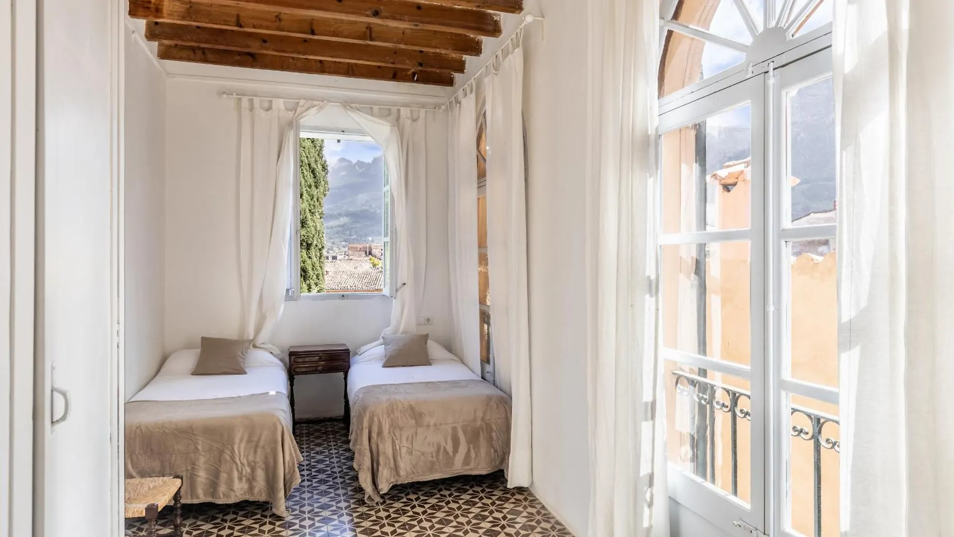 Mar 10 Villa Soller 0*,